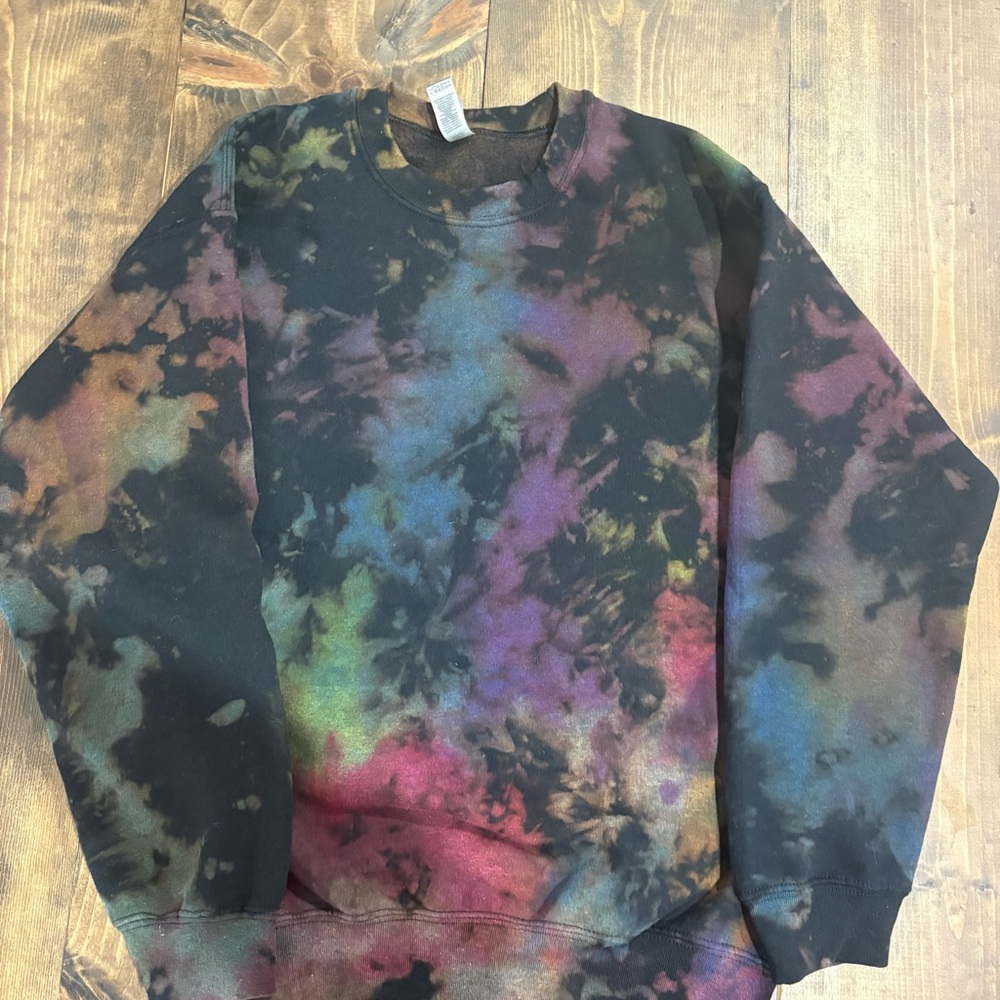 Gildan Unisex Reverse Tie-Dye Crew Neck Sweater